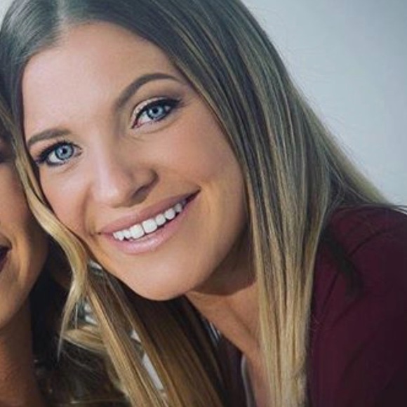 Meet your Posher, Amanda - Picture 1 of 7